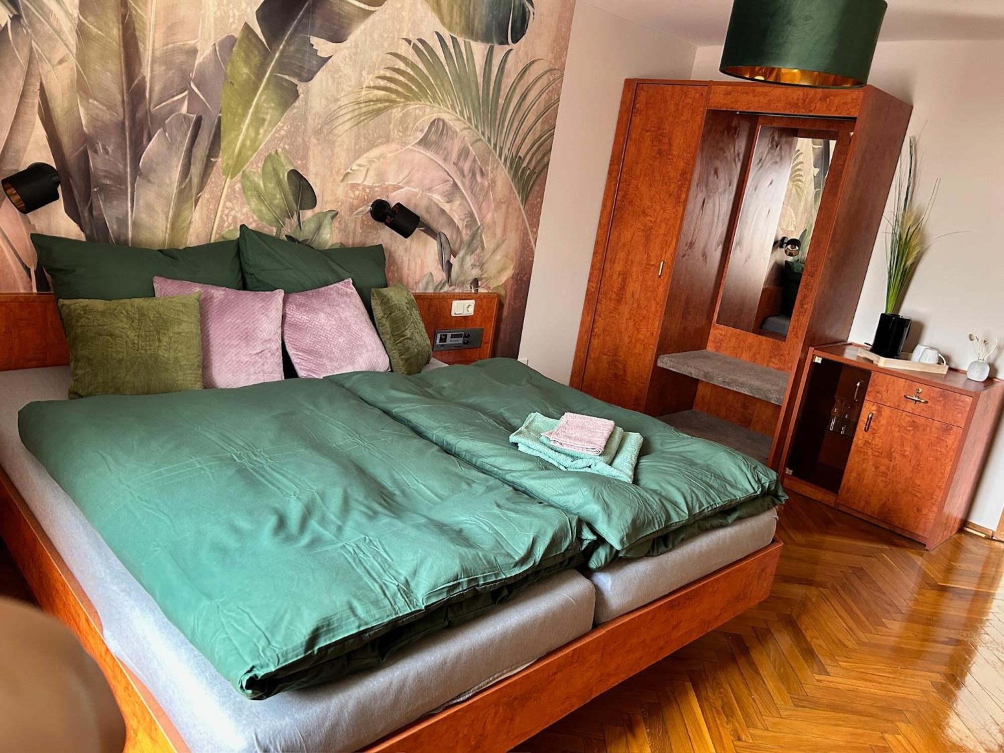 Pension Faulpelz - Doppelzimmer Flora Niederorschel Extérieur photo